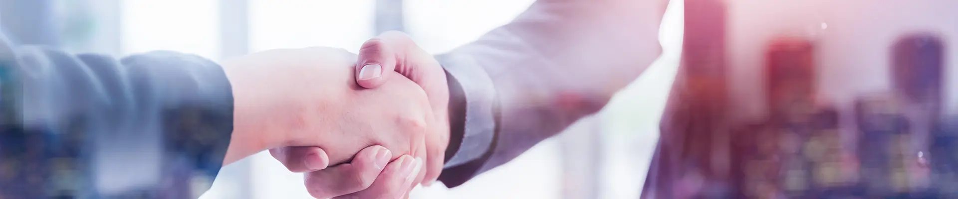 Déan teagmháil linn